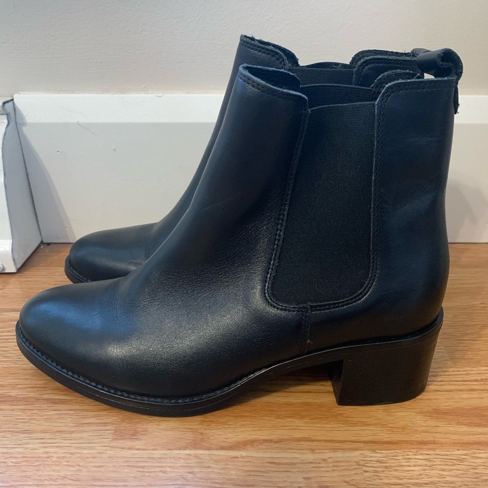 André black leather ankle boots